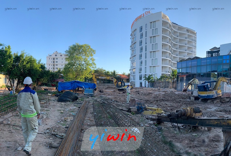 Chuẩn bị mặt bằng và vật liệu để thi công khách sạn