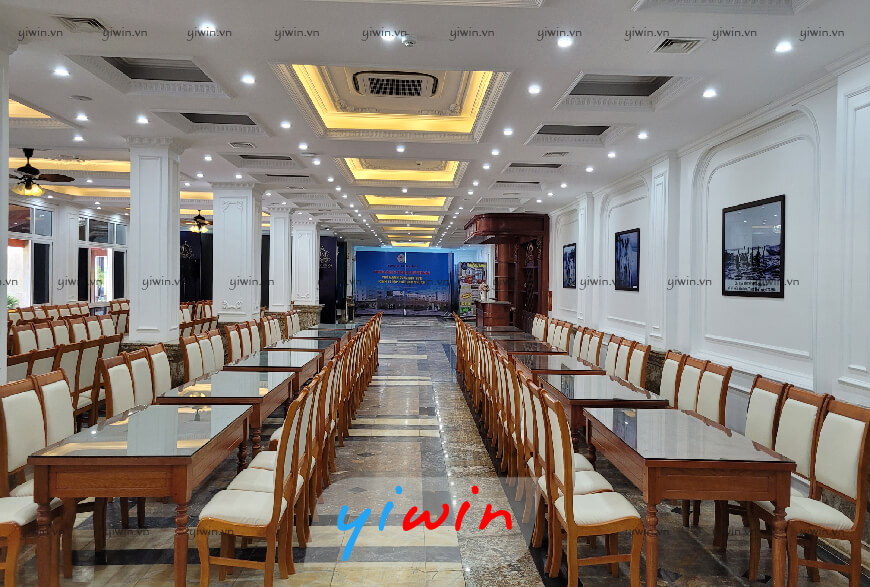 Nhà hàng khách sạn rộng rãi, thoải mái