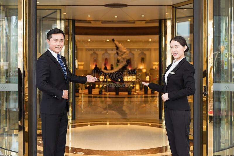 Tiếp đón và chào hỏi khách hàng