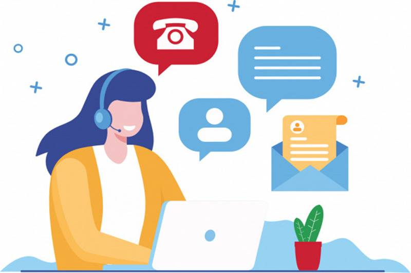 Trả lời điện thoại, email và các kênh liên hệ khác của khách sạn