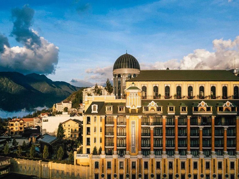 Hotel de la Coupole mang kiến trúc Pháp cổ điển và văn hóa dân tộc vùng cao độc đáo