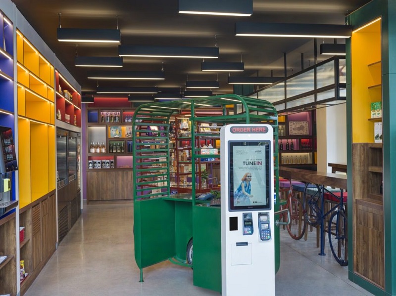 Khách hàng có thể check-in trả phòng tự động, thanh toán không tiếp xúc qua ứng dụng Wink