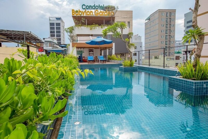 Khu vực bể bơi đem tới cảm giác hòa mình với thiên nhiên