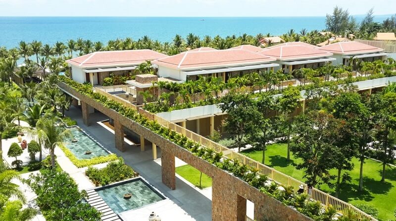 Salinda Resort Phu Quoc Island được bao quanh bởi vườn cây nhiệt đới tươi mát