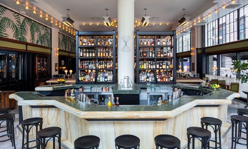 Thiết kế quầy bar khách sạn Tân cổ điển với mặt đá marble sang trọng