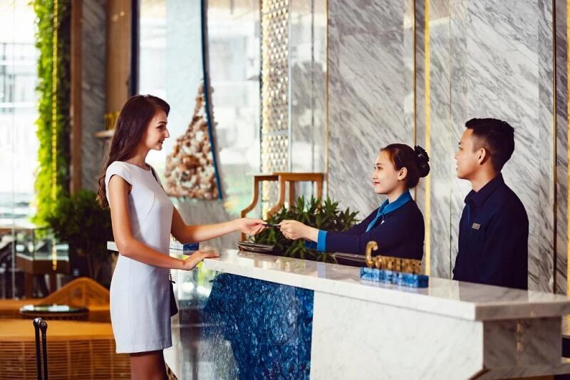 Ví dụ cuộc hội thoại sử dụng thuật ngữ khách sạn tiếng Anh